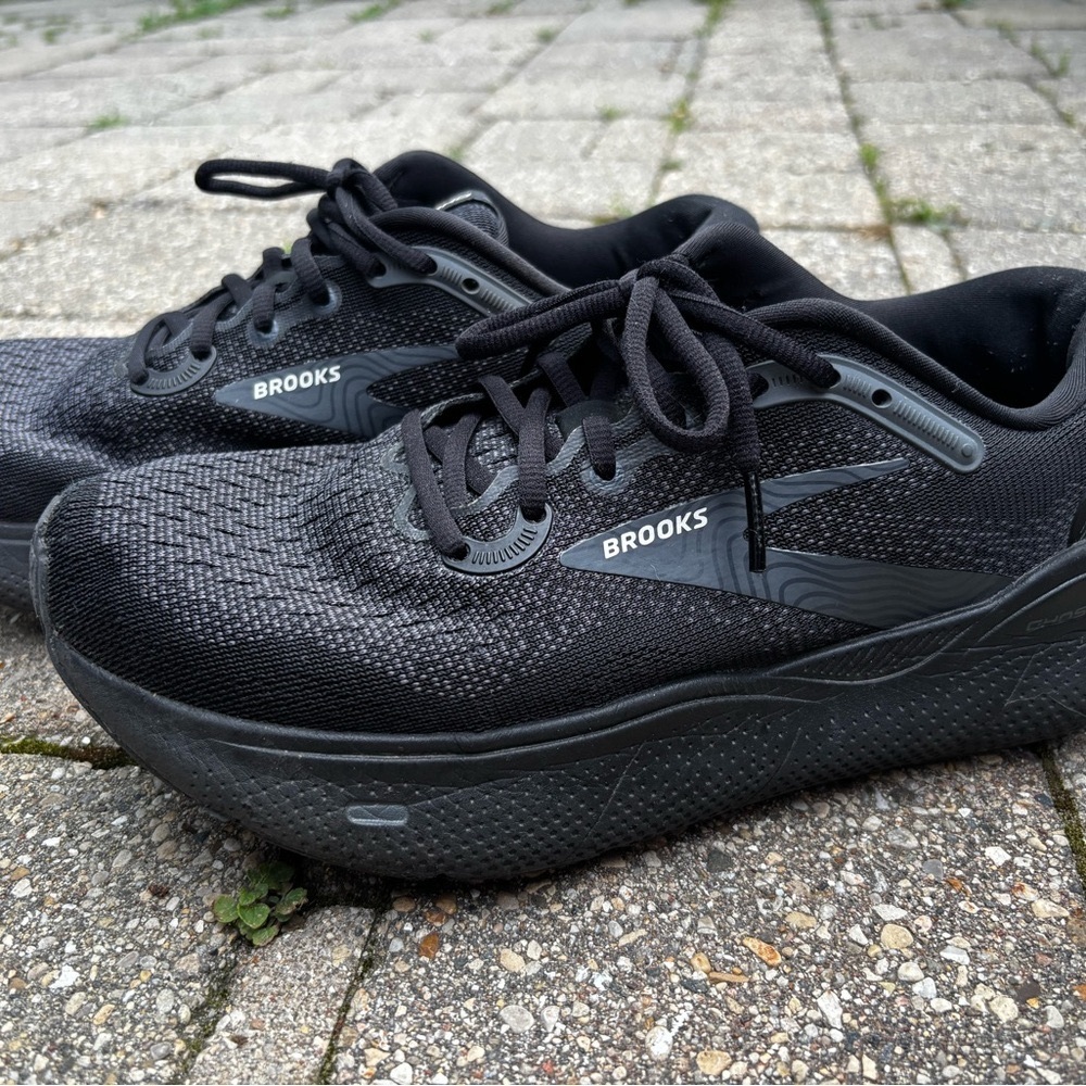 Brooks Black Ghost Max 8.5 wD